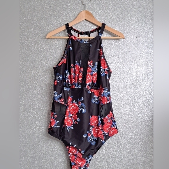 One Piece Swim Suit With Sheer Mesh Panels  Size 18W - Picture 1 of 6